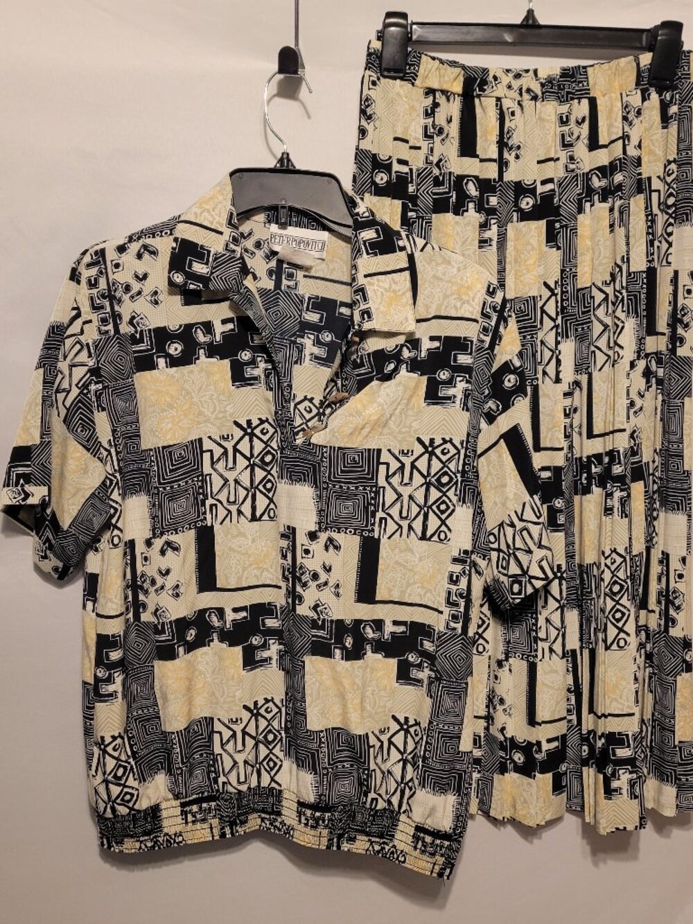 Peter Popovitch Black and Cream Skirt Set size small jm210